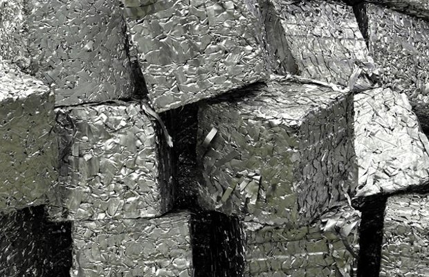 Blocchi di metallo riciclato